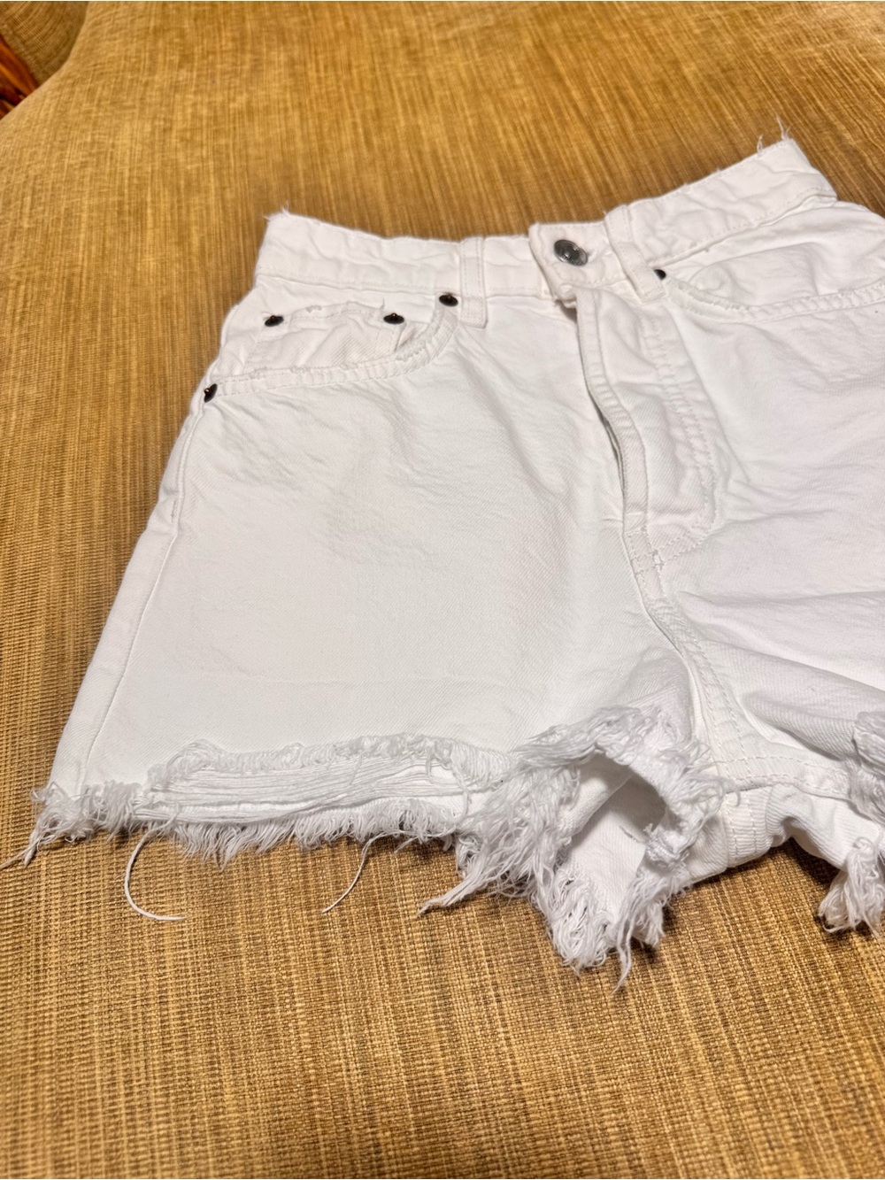 Zara White Denim High Waisted Shorts - Picture 3 of 9